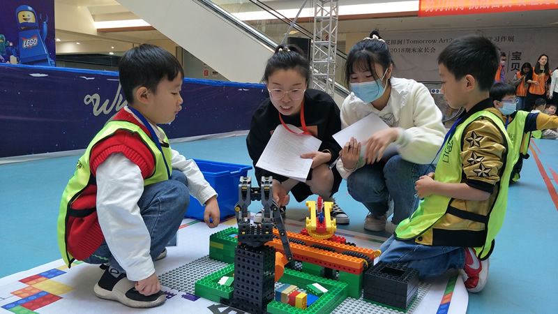 裁判与创意赛选手交流 - 副本.jpg