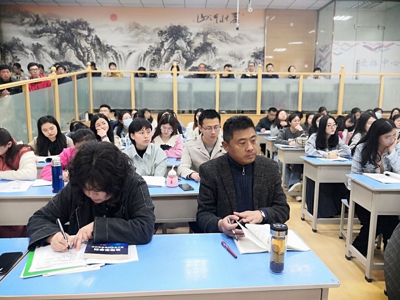 听课教师.jpg 听课教师.jpg