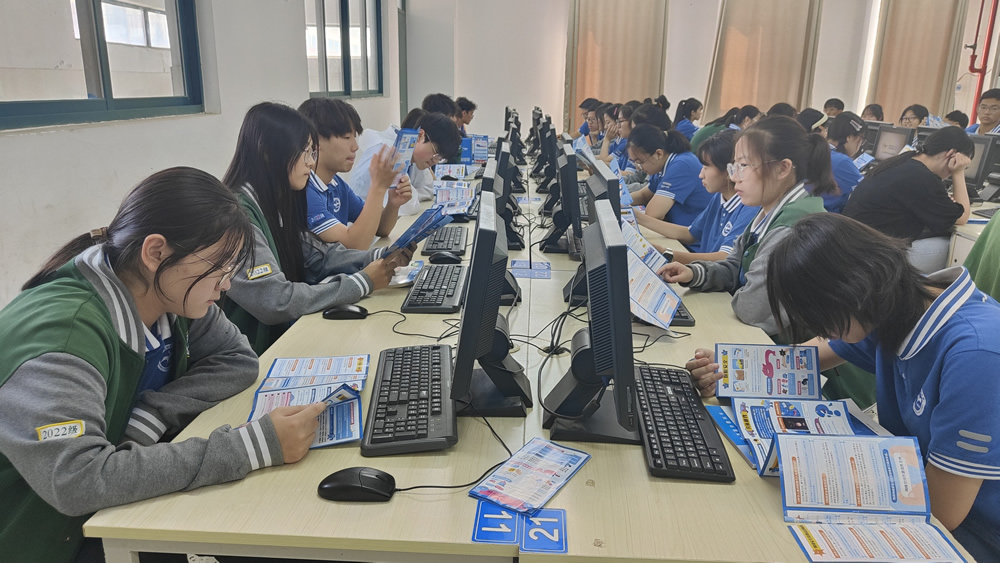 信息技术课堂-02.jpg 信息技术课堂-02.jpg