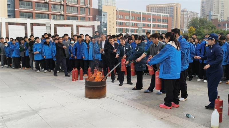淮北市实验高级中学联合市消防救援大队开展“11.9”消防救火实操演练 淮北市实验高级中学联合市消防救援大队开展“11.9”消防救火实操演练